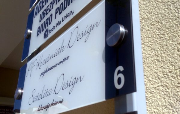 Królewiecka 25 Pawilony