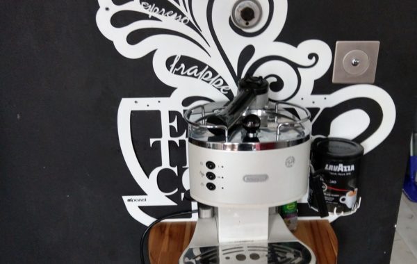 Kafeterka – stolik na expres do kawy